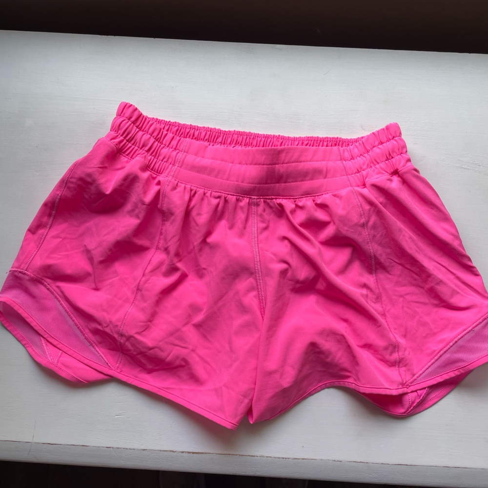 Lululemon Hotty Hot Low Rise Lined Short, Size 6